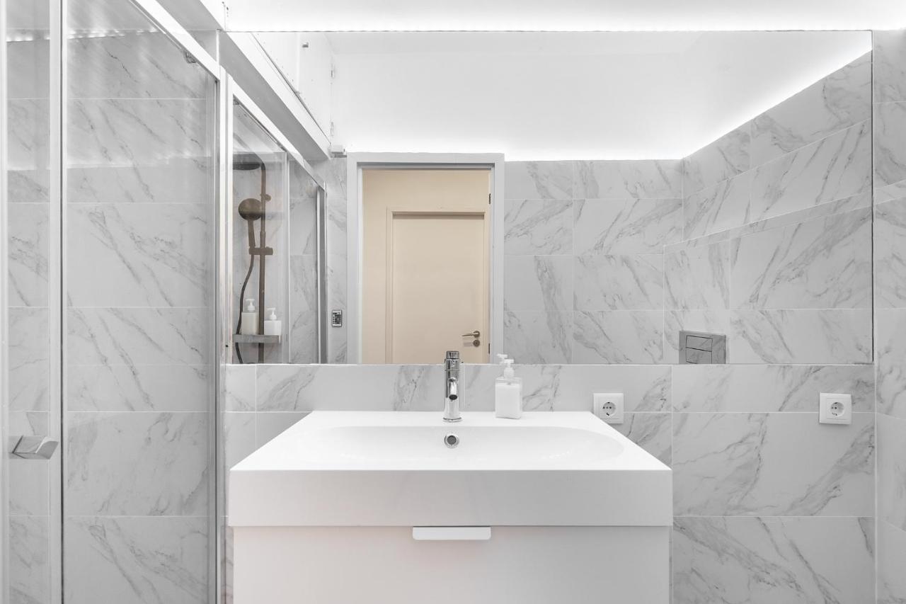 Whome Lisbon'S Best Kept Secret: 2-Bed W/Ac & Patio Luaran gambar